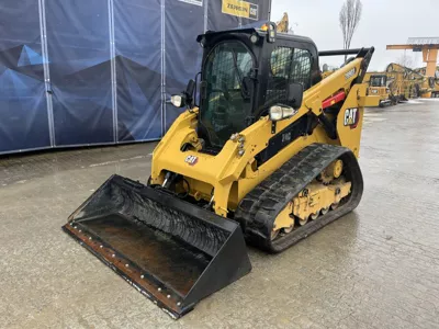 76873
