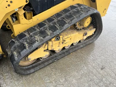 76873