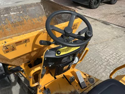 76916