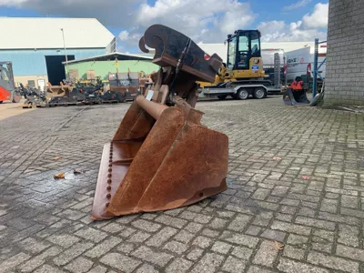 76901